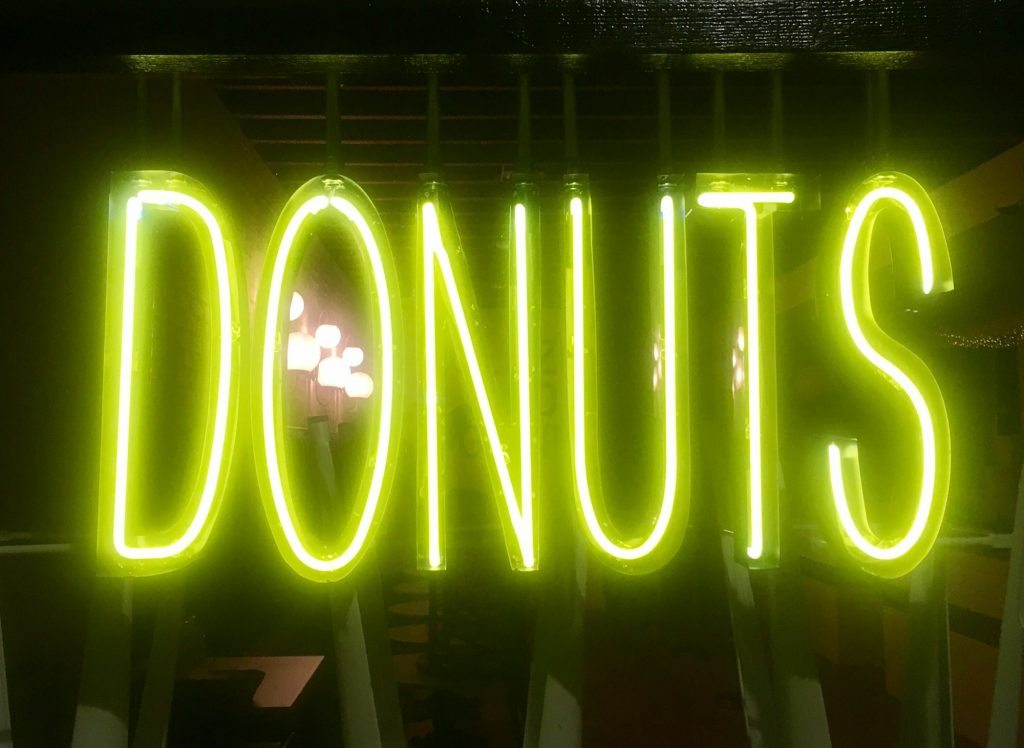 Donuts neon sign
